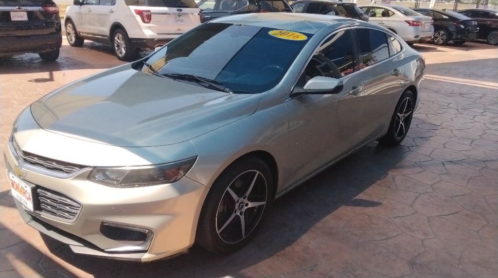 2016 Chevrolet Malibu Image 3
