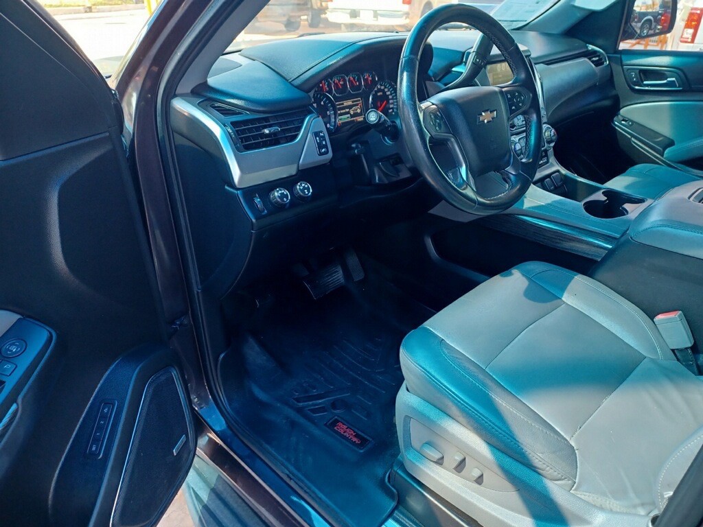 2015 Chevrolet Suburban Image 2