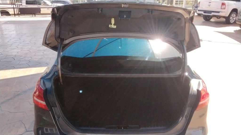 2017 Ford Focus Image 8