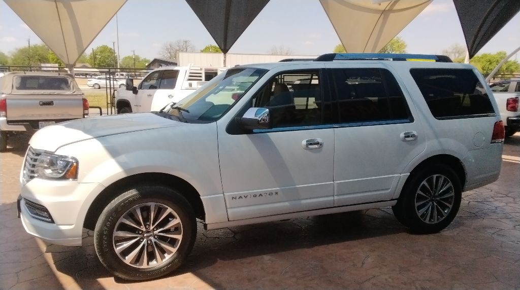 2015 Lincoln Navigator Image 4