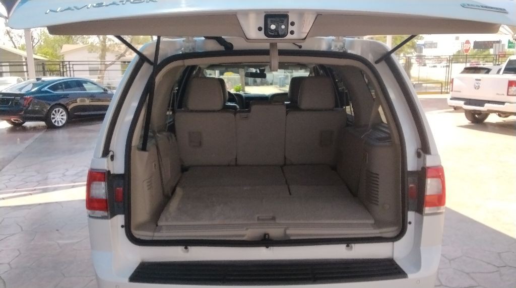 2015 Lincoln Navigator Image 10