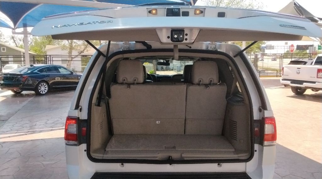 2015 Lincoln Navigator Image 11