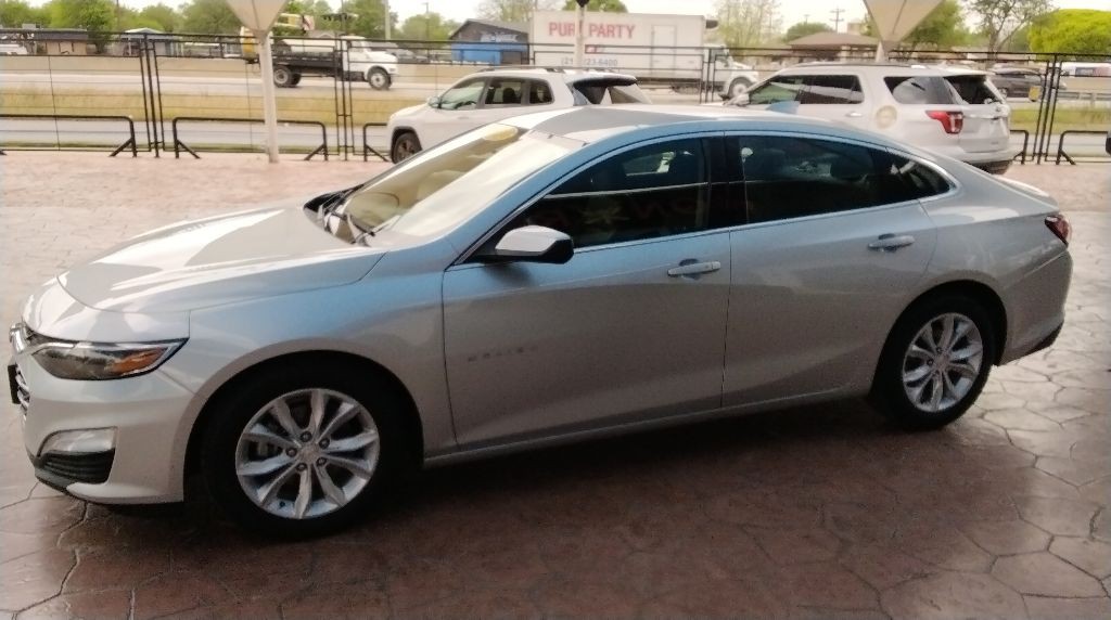 2021 Chevrolet Malibu Image 3