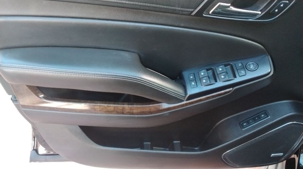 2015 Chevrolet Suburban Image 17