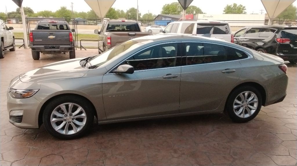 2022 Chevrolet Malibu Image 3