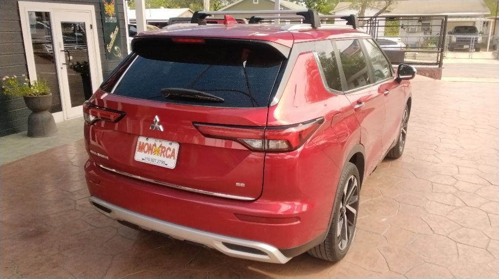2022 Mitsubishi Outlander Image 4