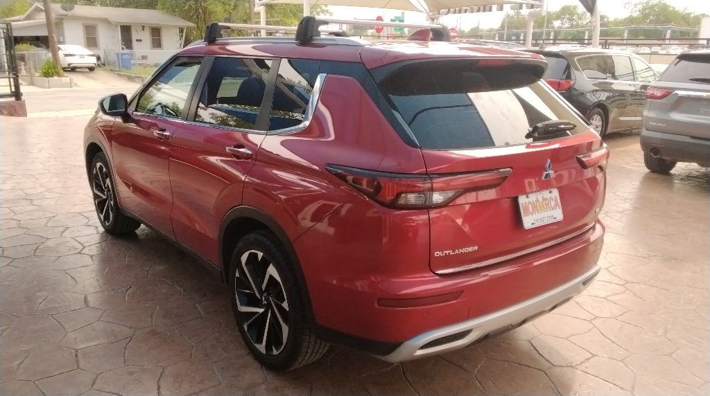 2022 Mitsubishi Outlander Image 6