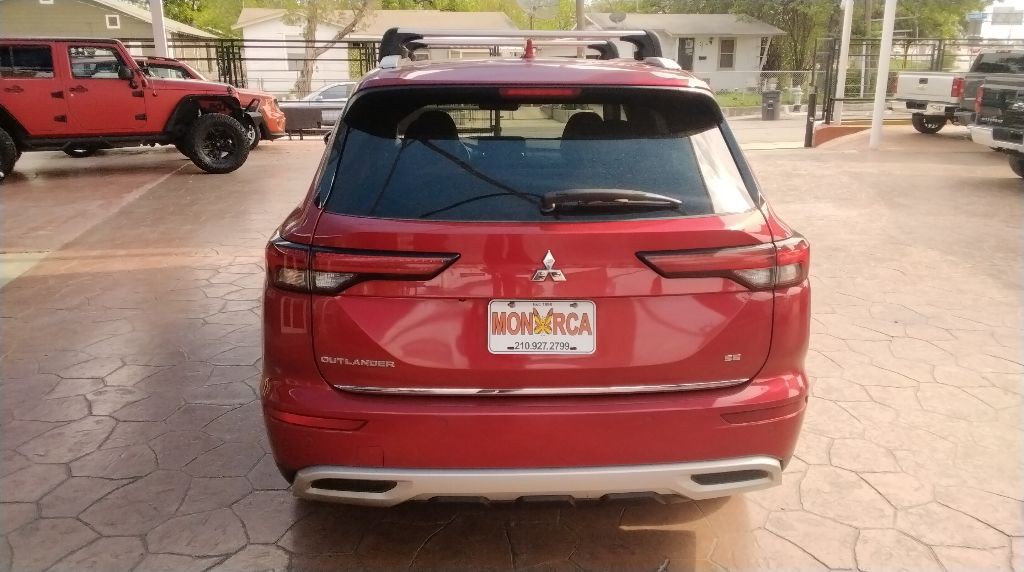 2022 Mitsubishi Outlander Image 7