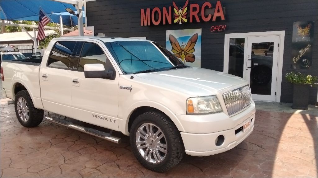 2008 Lincoln Mark LT Image 3