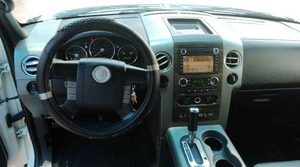 2008 Lincoln Mark LT Image 12