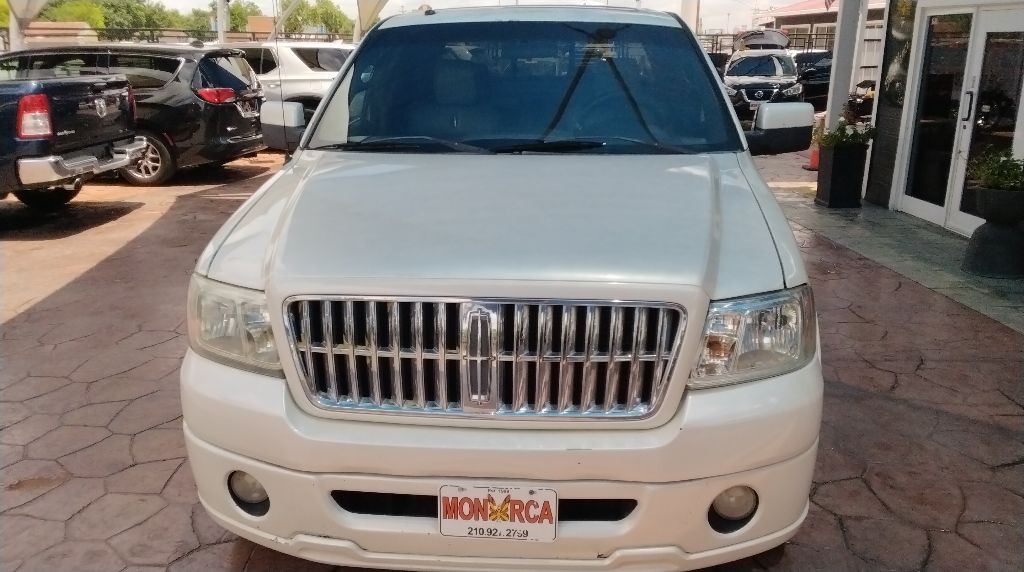 2008 Lincoln Mark LT Image 17
