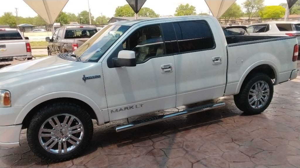 2008 Lincoln Mark LT Image 18