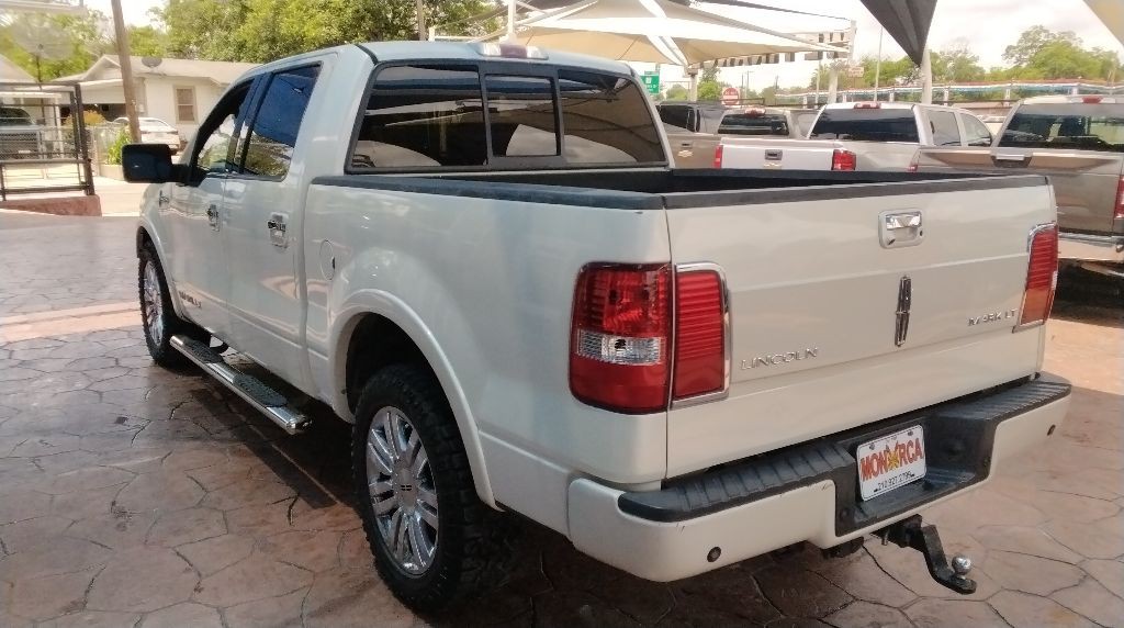 2008 Lincoln Mark LT Image 24