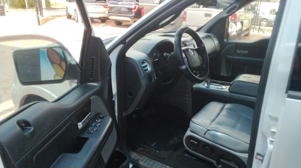 2008 Lincoln Mark LT Image 28
