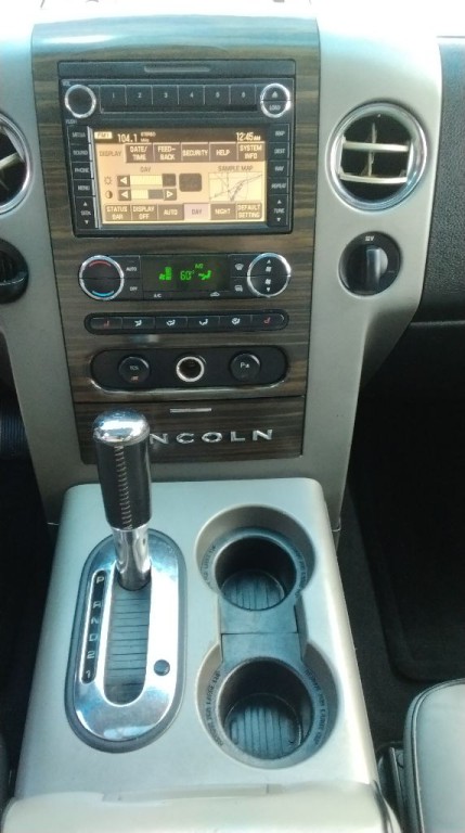 2008 Lincoln Mark LT Image 31