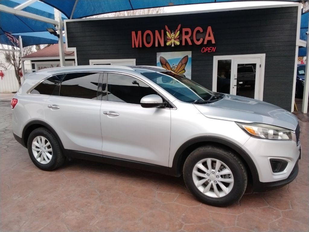 2017 Kia Sorento Image 1