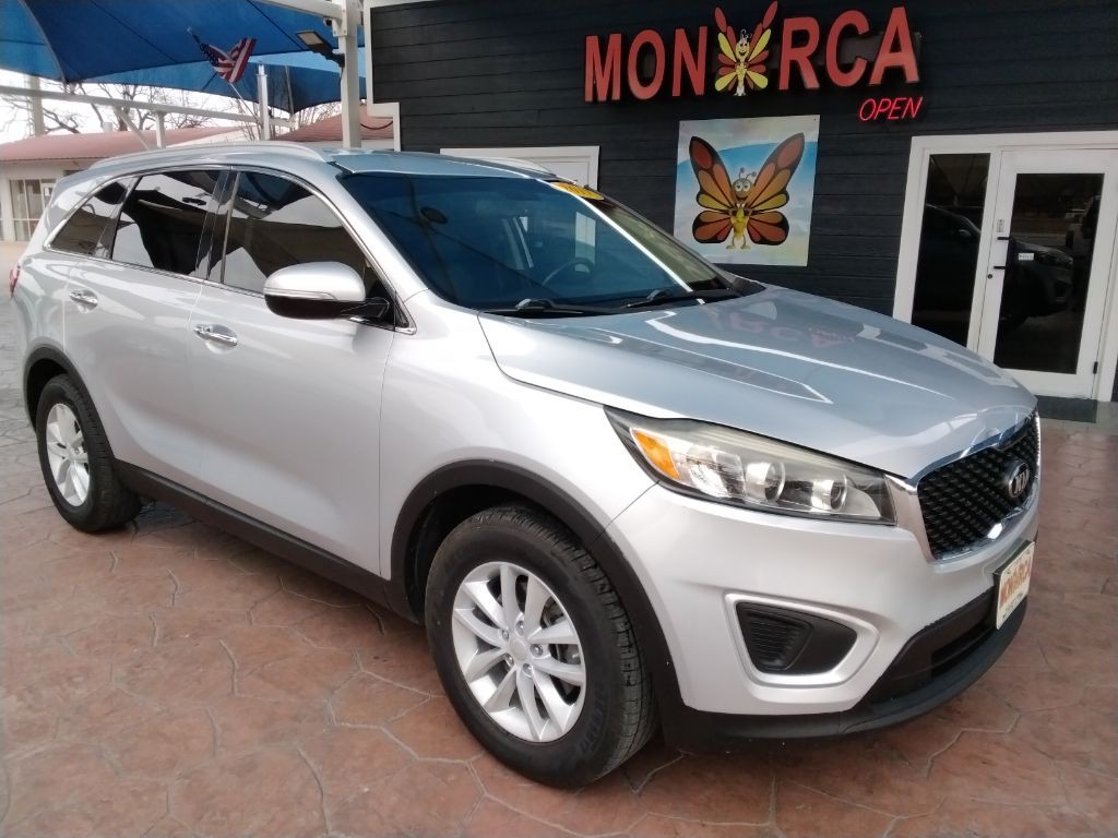2017 Kia Sorento Image 2