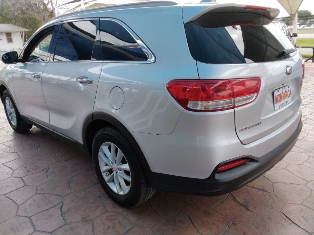 2017 Kia Sorento Image 9