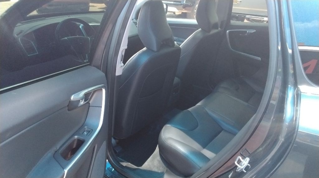 2016 Volvo XC60 Image 12