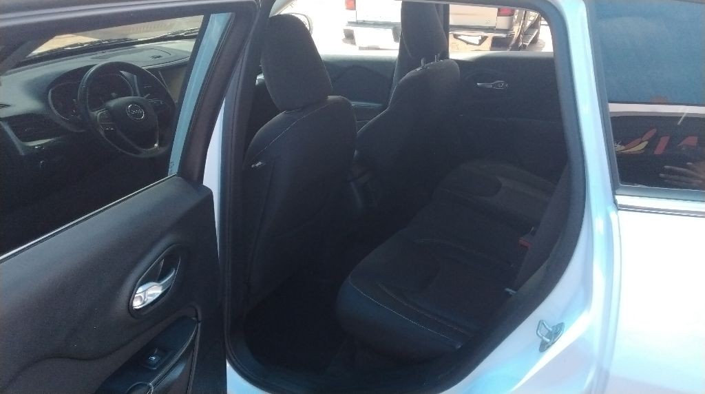 2016 Jeep Cherokee Image 12