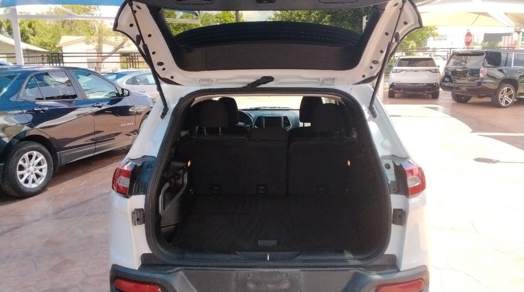 2016 Jeep Cherokee Image 13