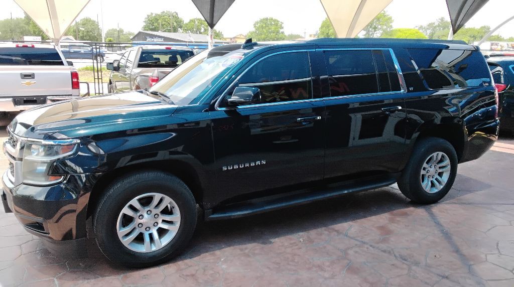 2019 Chevrolet Suburban Image 2