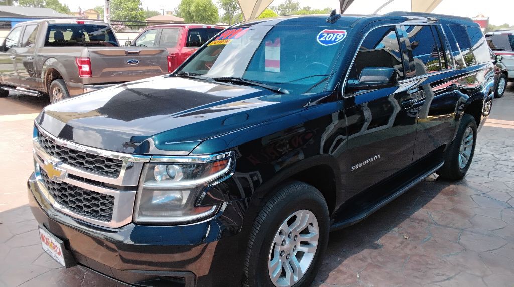 2019 Chevrolet Suburban Image 3