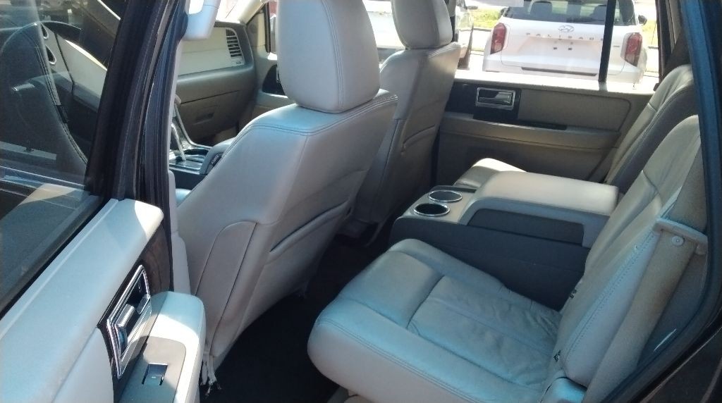 2015 Lincoln Navigator Image 9