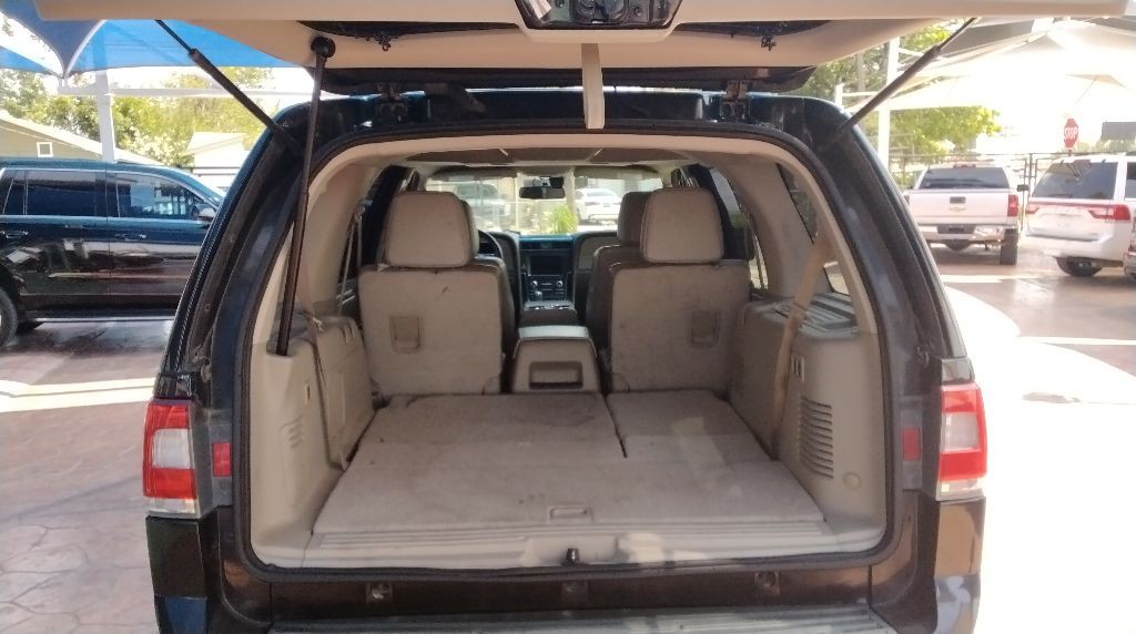 2015 Lincoln Navigator Image 15