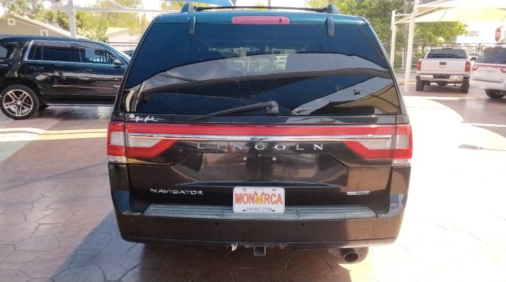 2015 Lincoln Navigator Image 16
