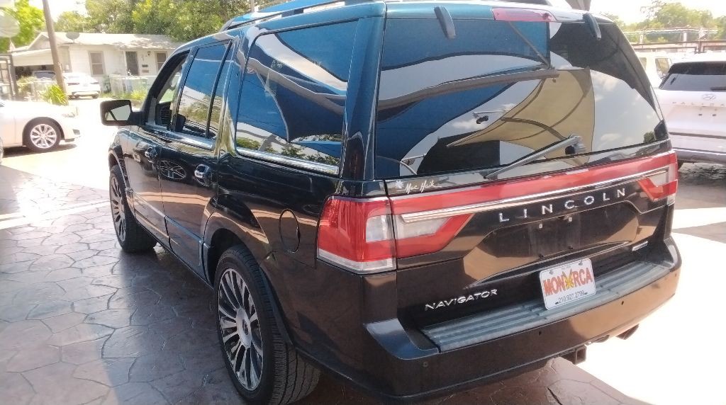 2015 Lincoln Navigator Image 17