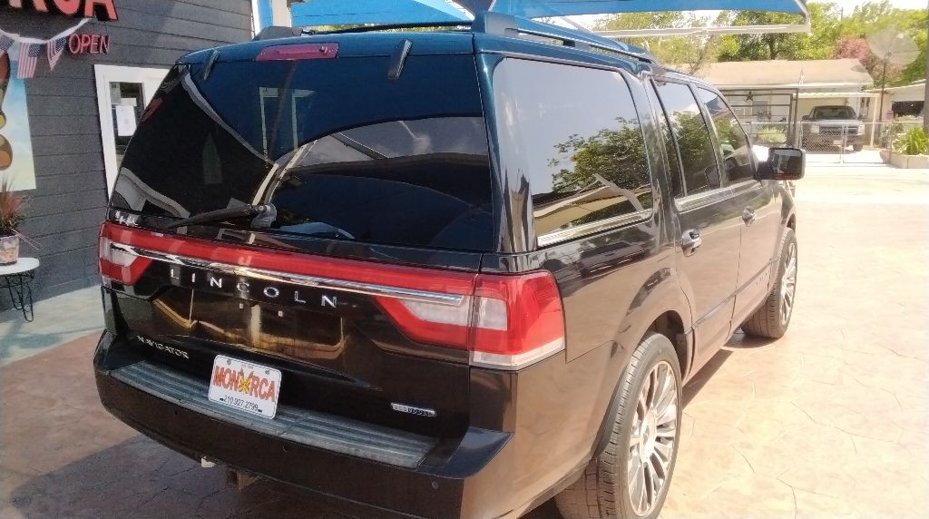 2015 Lincoln Navigator Image 18