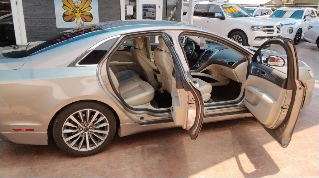 2018 Lincoln MKZ Image 2