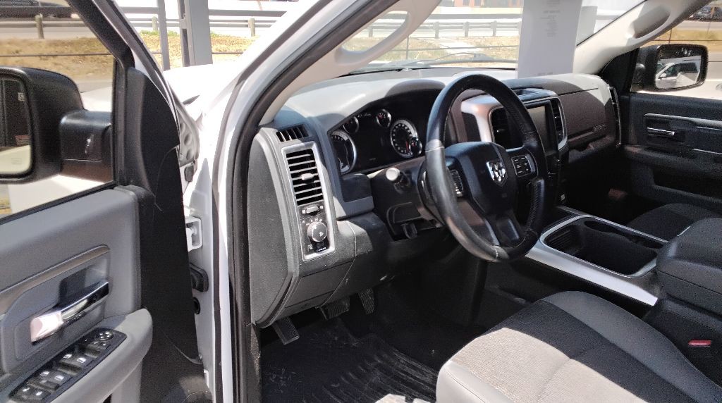 2016 RAM 1500 Image 2