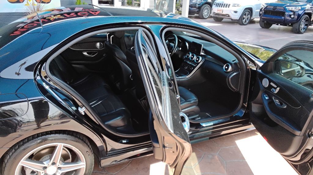 2015 Mercedes-Benz C-Class Image 9