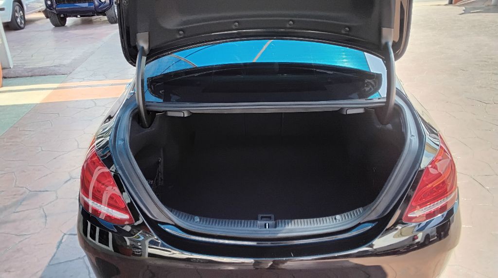 2015 Mercedes-Benz C-Class Image 17