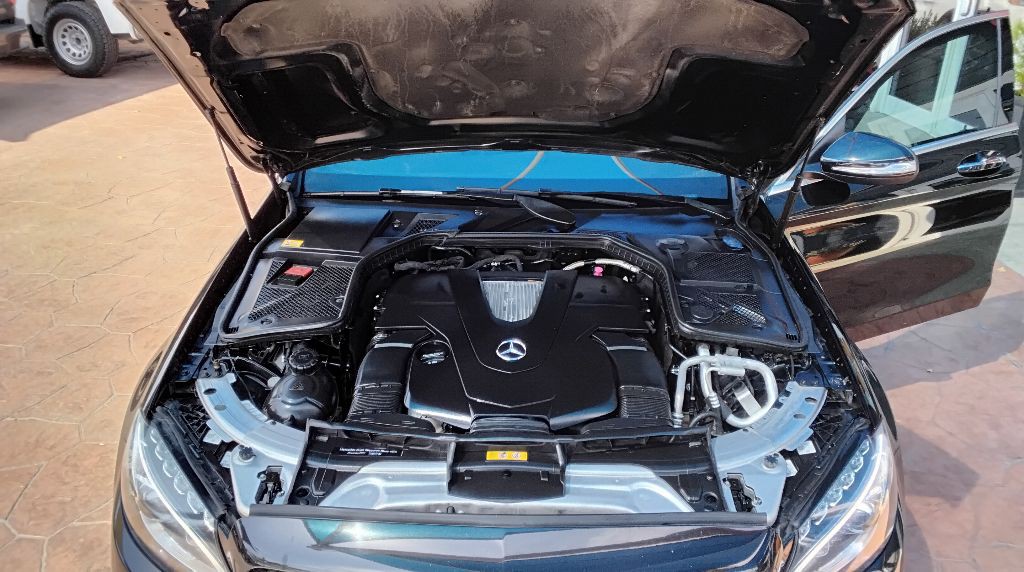 2015 Mercedes-Benz C-Class Image 18