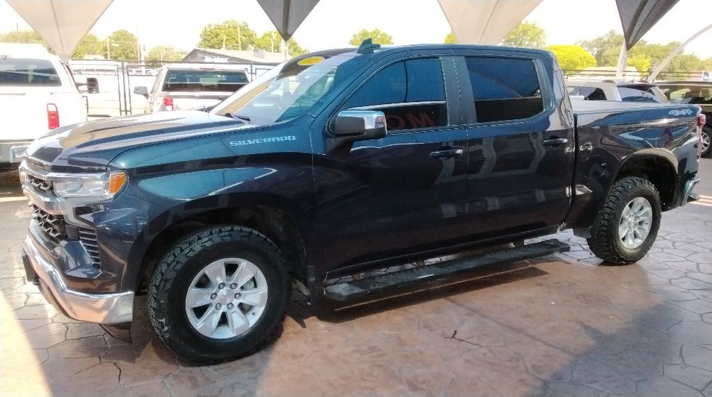 2023 Chevrolet Silverado 1500 Image 3