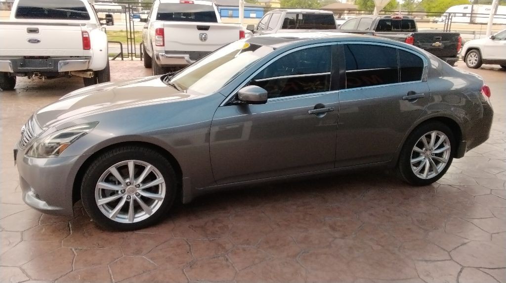 2013 INFINITI G37 Image 2