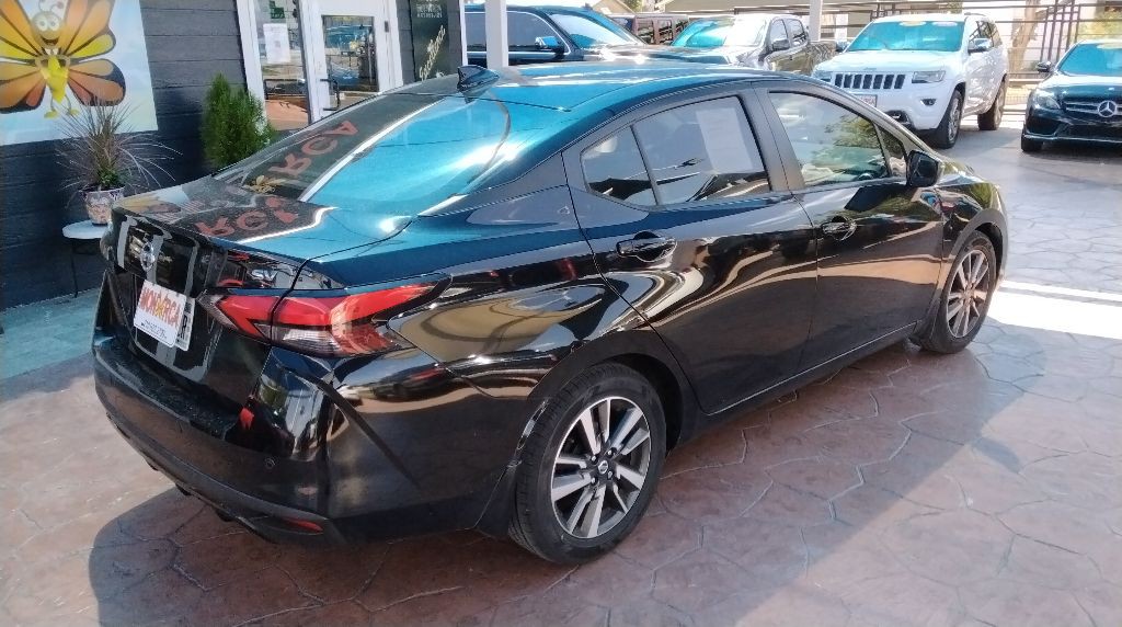 2021 Nissan Versa Image 4