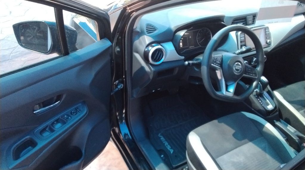2021 Nissan Versa Image 9