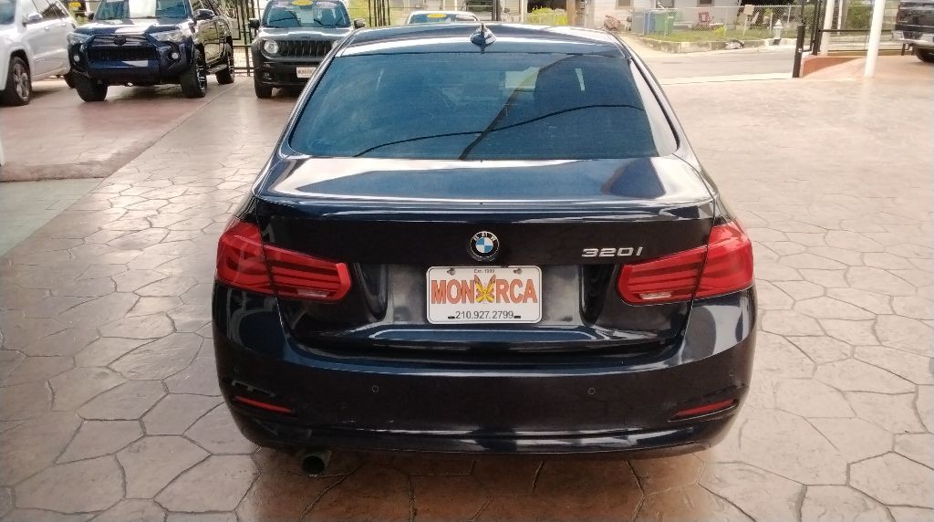 2017 BMW 3 Series Image 7