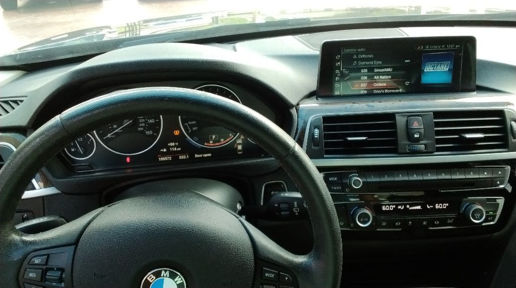 2017 BMW 3 Series Image 9