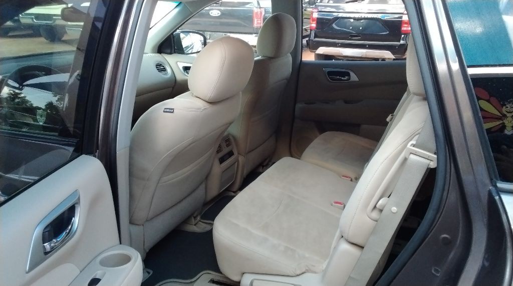 2015 Nissan Pathfinder Image 12