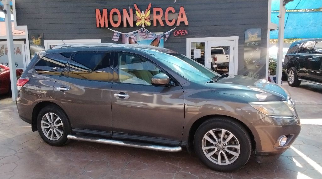 2015 Nissan Pathfinder Image 1