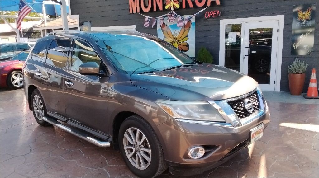 2015 Nissan Pathfinder Image 2
