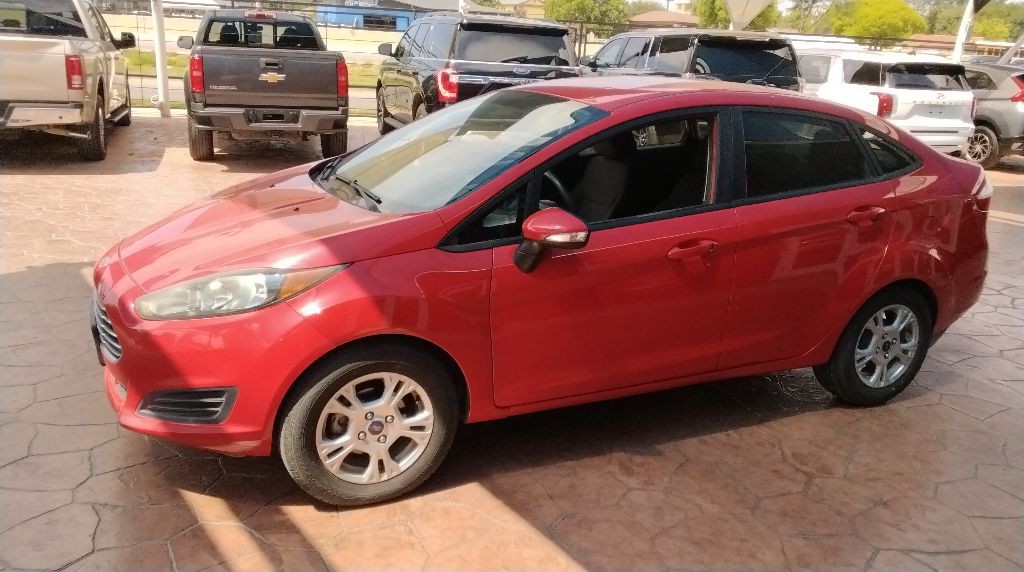 2015 Ford Fiesta Image 2