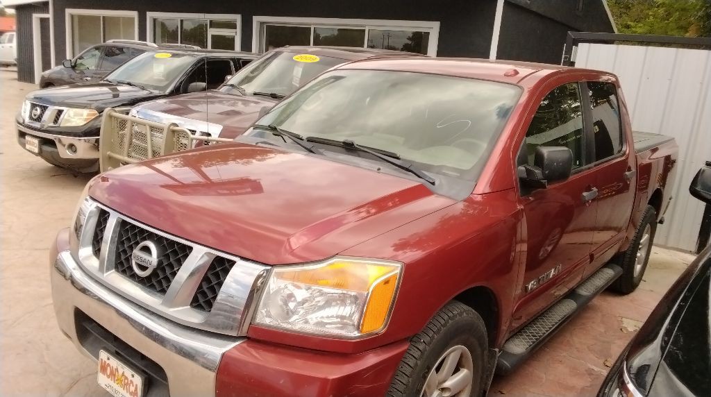 2014 Nissan Titan Image 2