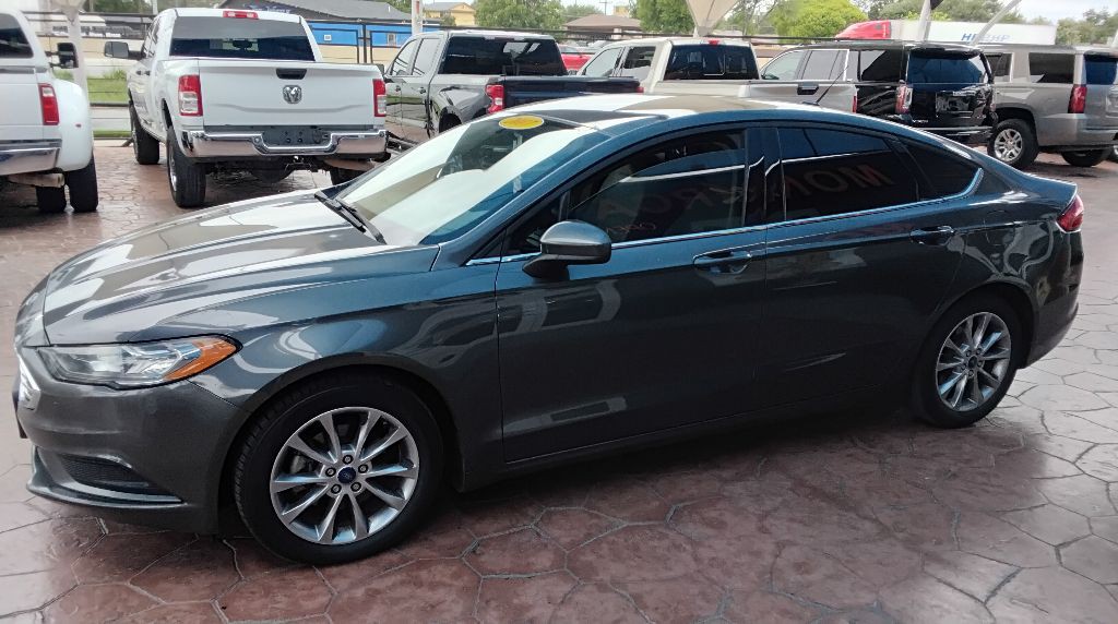2017 Ford Fusion Image 2