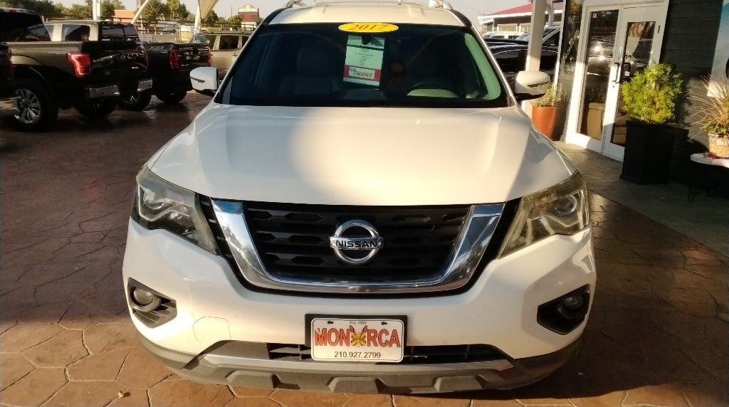 2017 Nissan Pathfinder Image 2